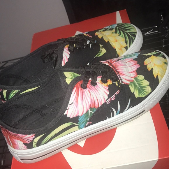 Floral Sneakers - Picture 3 of 4